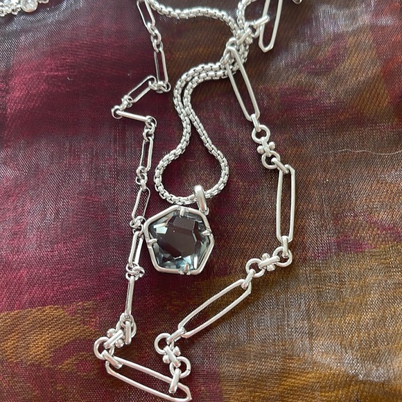 Kendra Scott Jewelry - Kendra Scott pendant necklace